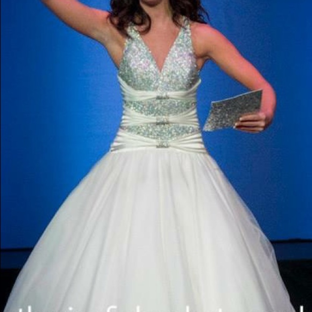 Terani Couture White Ball Gown Size 2